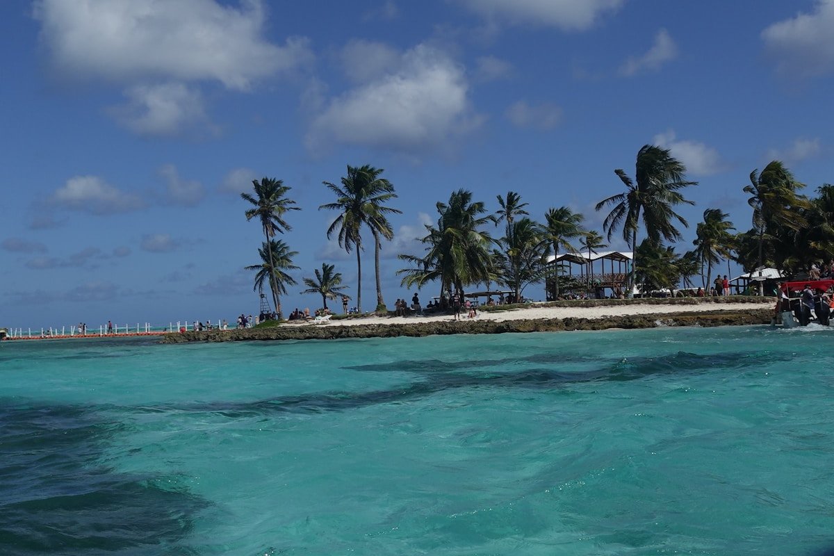 Sandy island with palm trees surrounded by turquoise Caribbean water in the San Andrés y Providencia archipelago