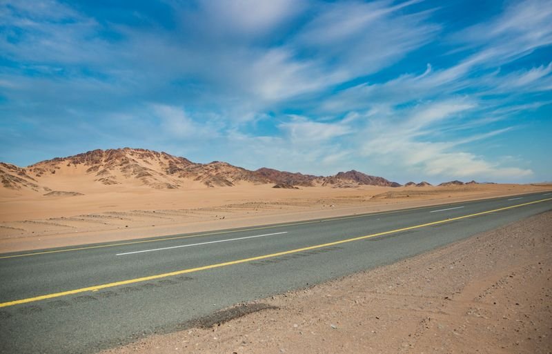 Cómo Moverse en La Guajira: Rutas de Desierto y Operadores